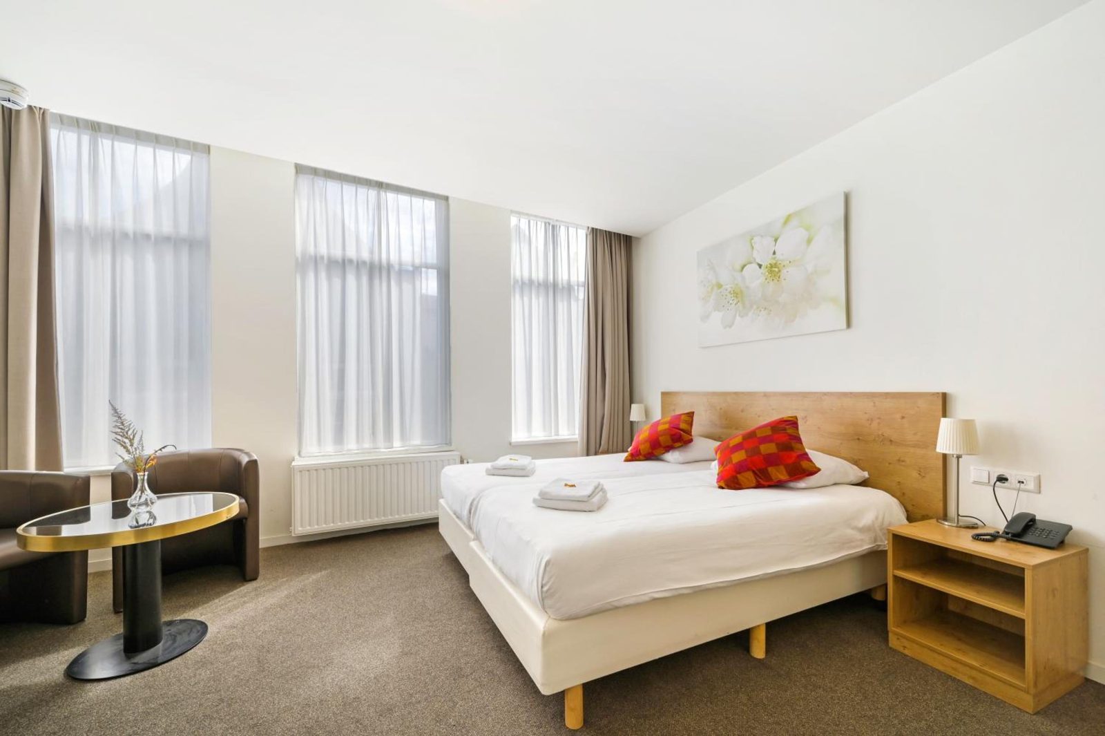 Ambassador City Centre Hotel — photo 4